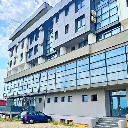 Gjakova Infinity Plaza Hotel מראה חיצוני תמונה