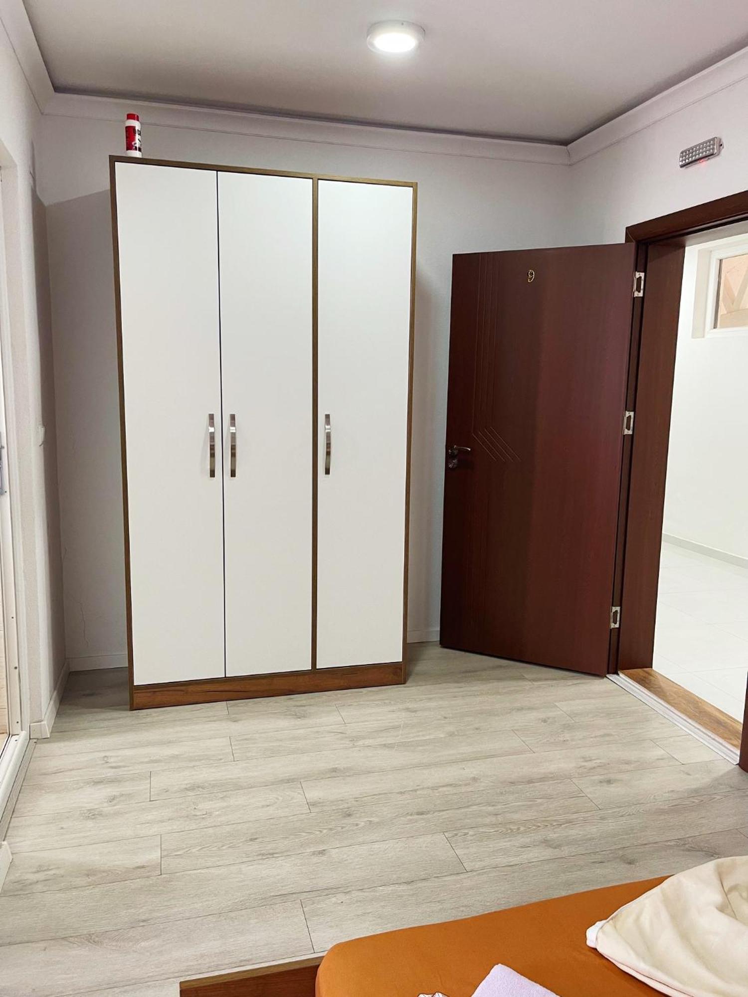 Gjakova Infinity Plaza Hotel מראה חיצוני תמונה