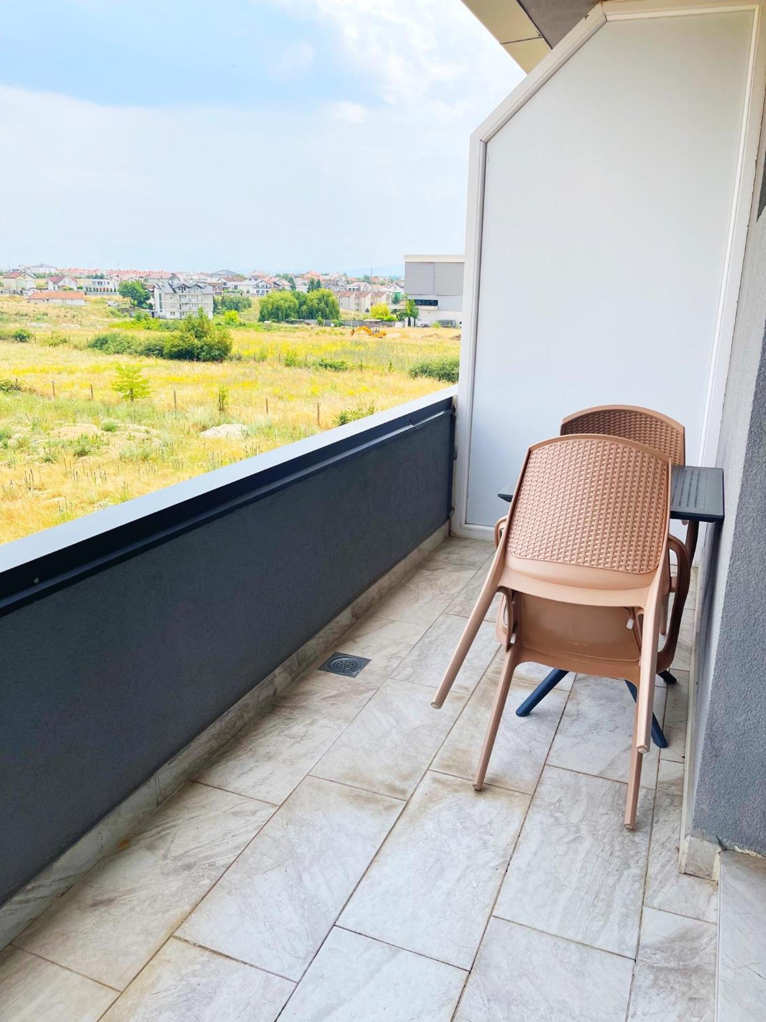 Gjakova Infinity Plaza Hotel מראה חיצוני תמונה