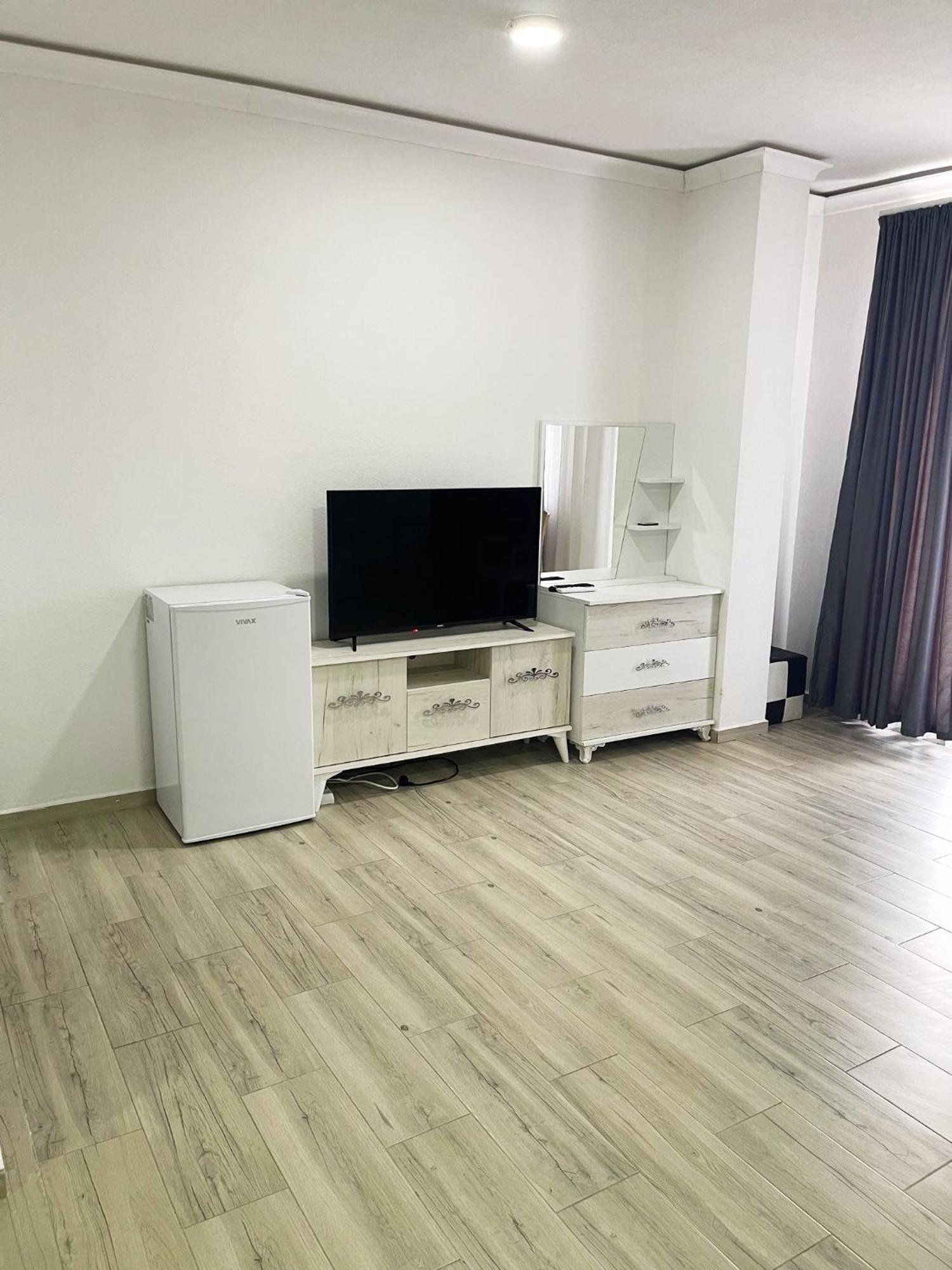 Gjakova Infinity Plaza Hotel מראה חיצוני תמונה