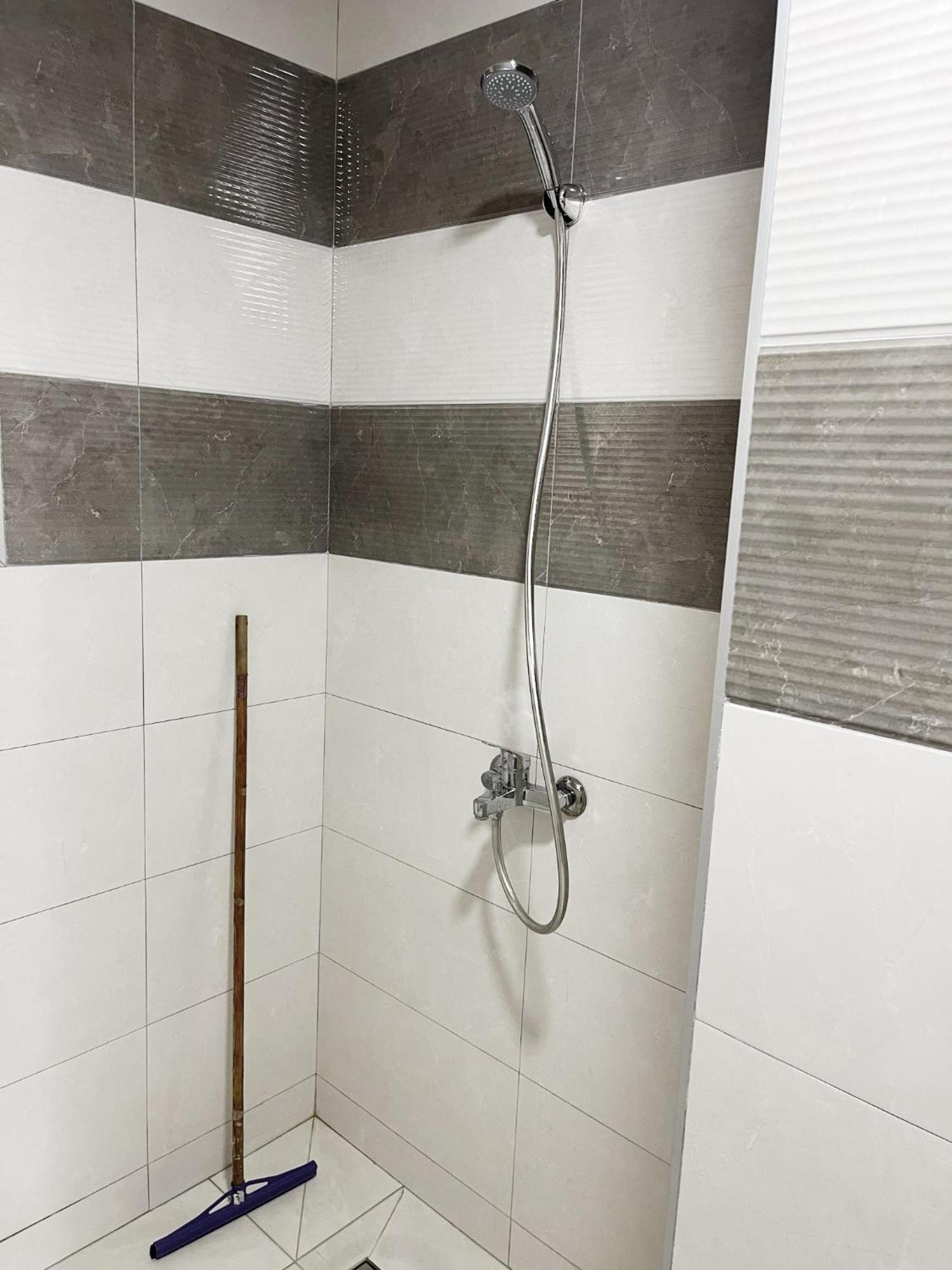 Gjakova Infinity Plaza Hotel מראה חיצוני תמונה