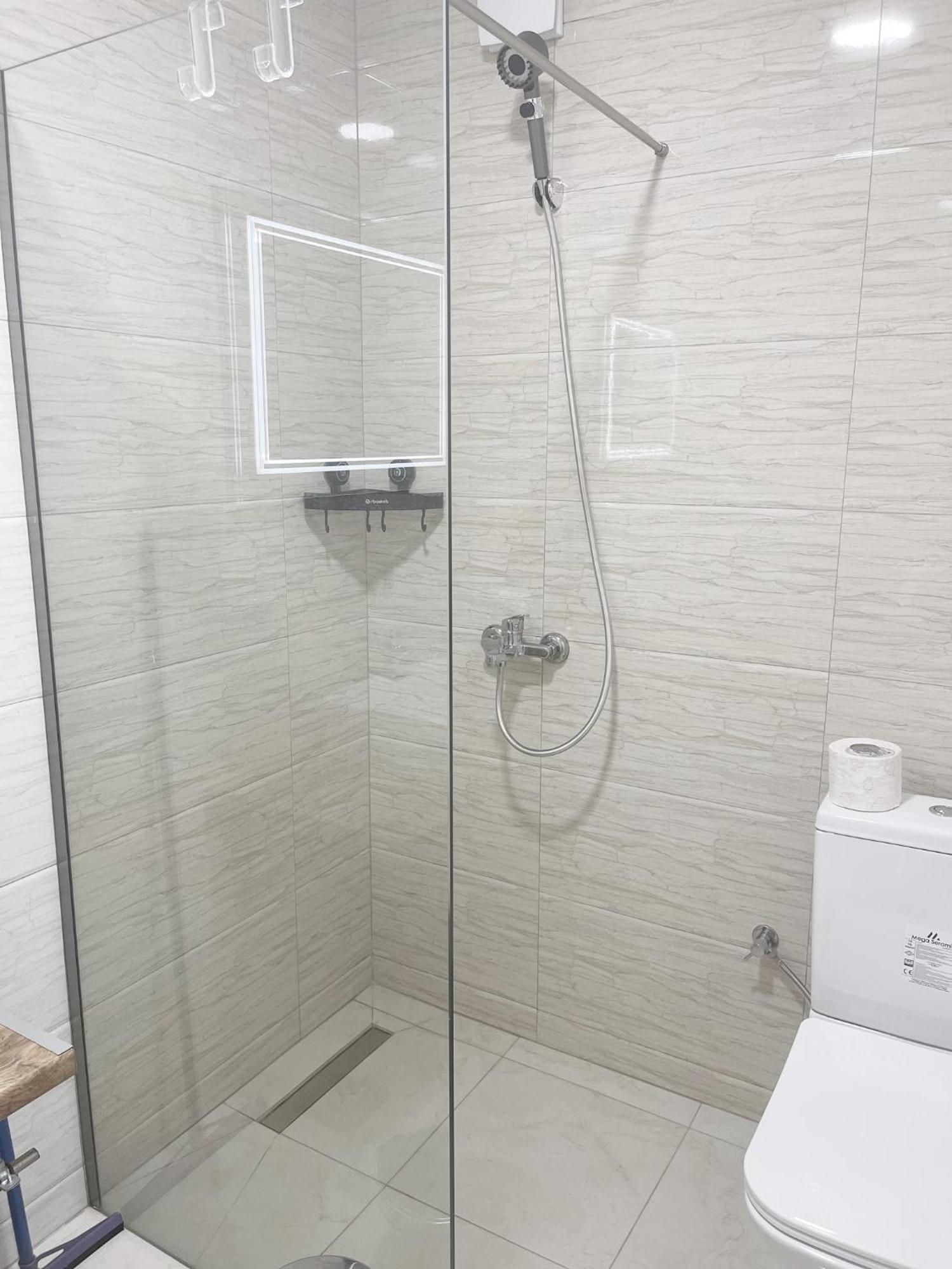 Gjakova Infinity Plaza Hotel מראה חיצוני תמונה