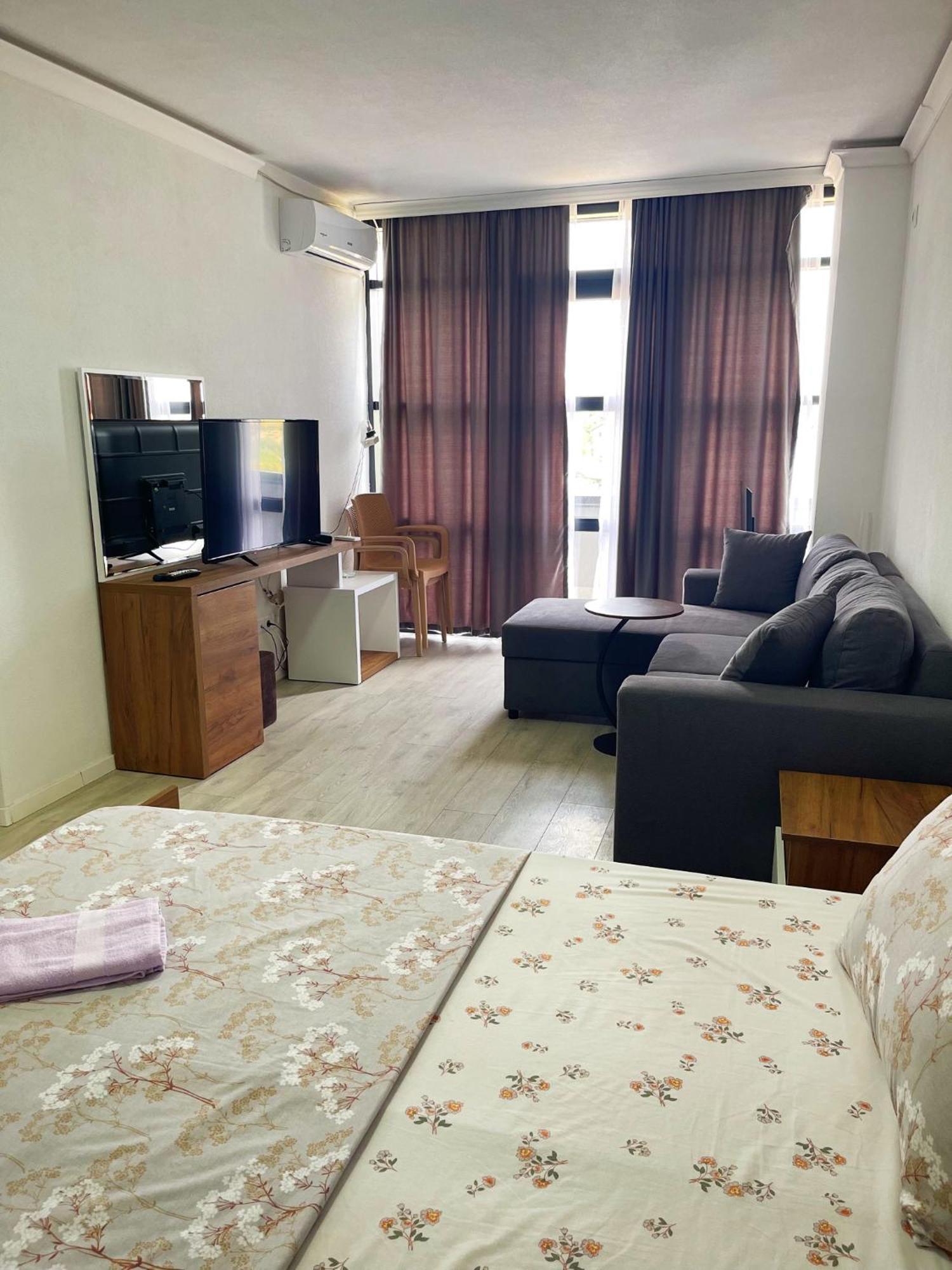 Gjakova Infinity Plaza Hotel מראה חיצוני תמונה
