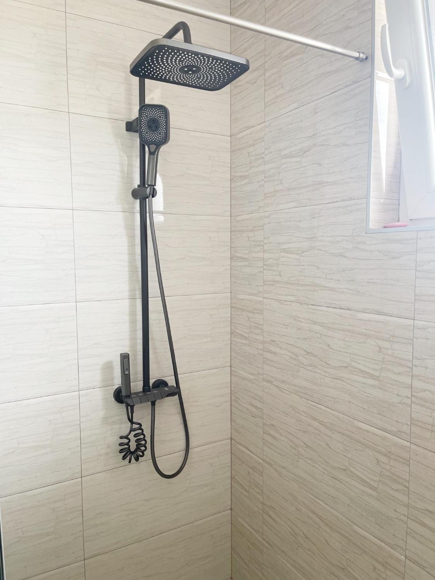 Gjakova Infinity Plaza Hotel מראה חיצוני תמונה