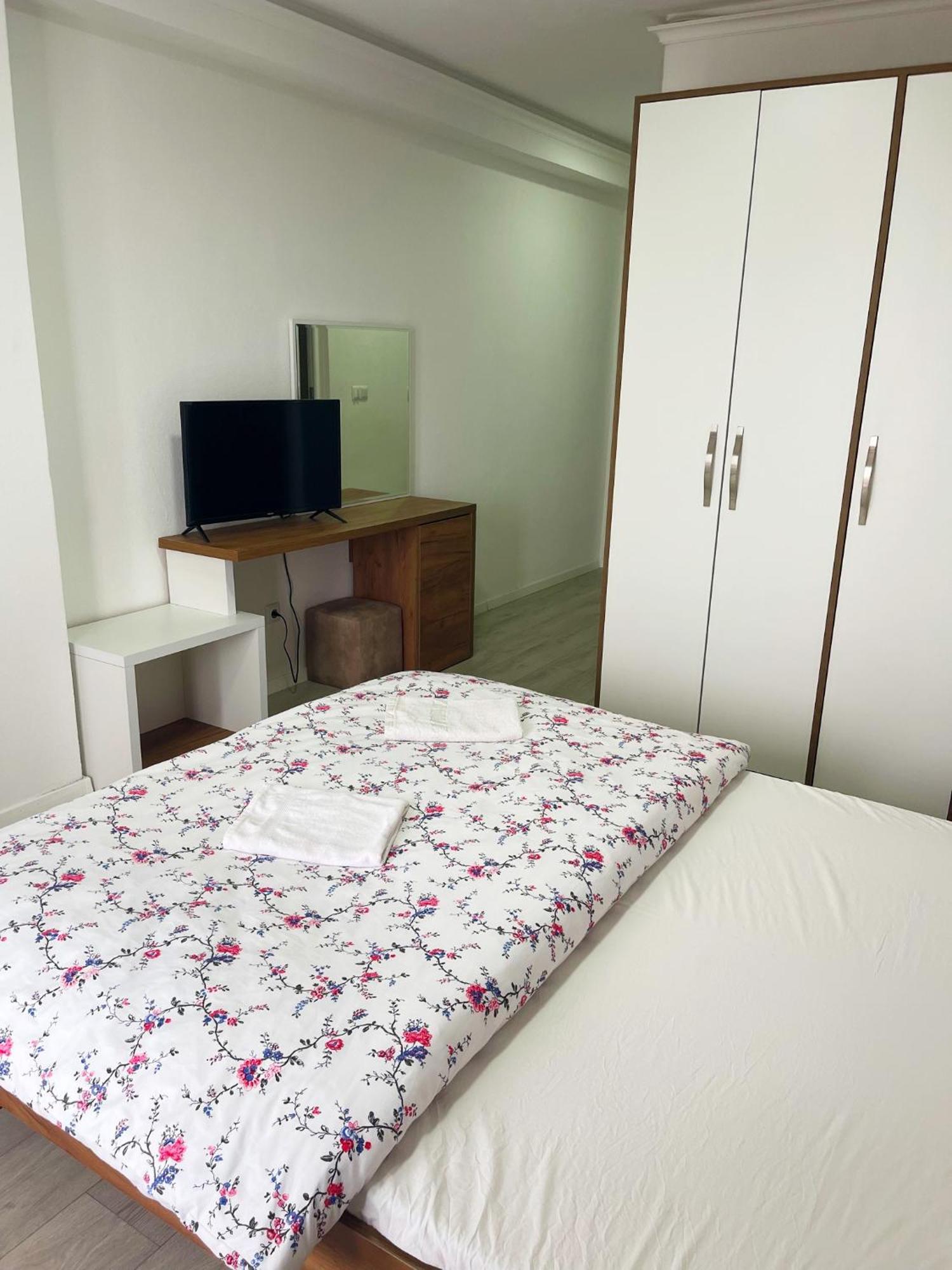 Gjakova Infinity Plaza Hotel מראה חיצוני תמונה