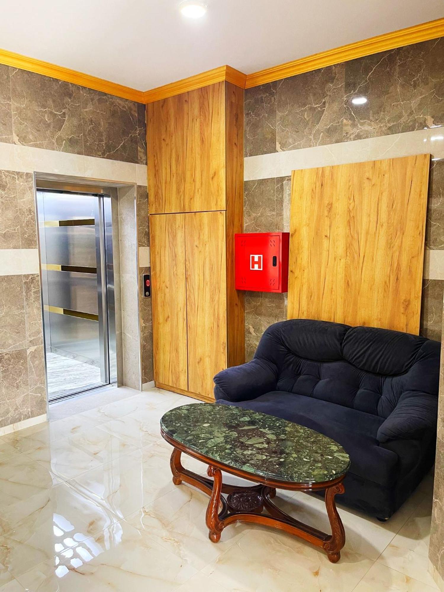 Gjakova Infinity Plaza Hotel מראה חיצוני תמונה