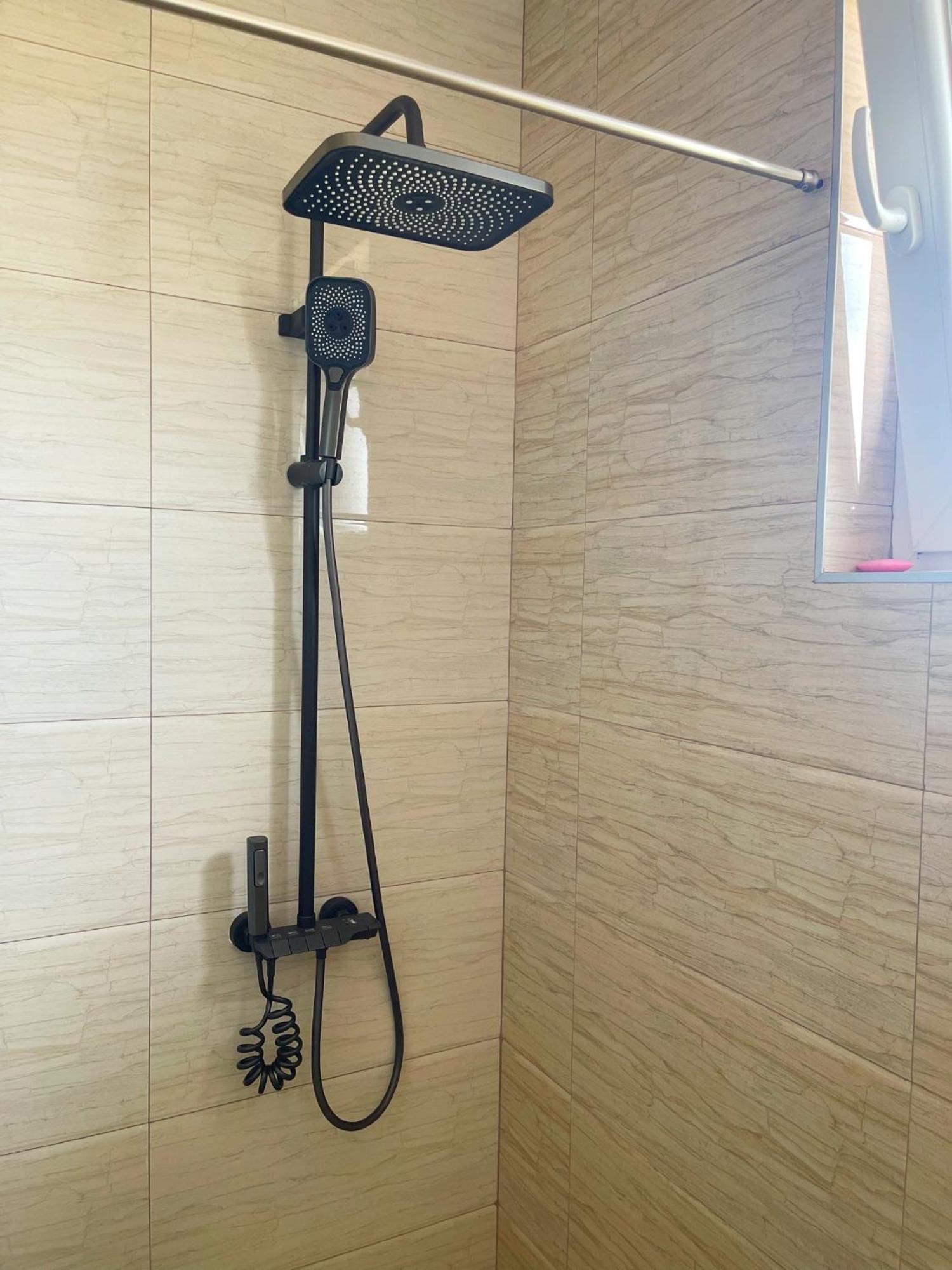 Gjakova Infinity Plaza Hotel מראה חיצוני תמונה