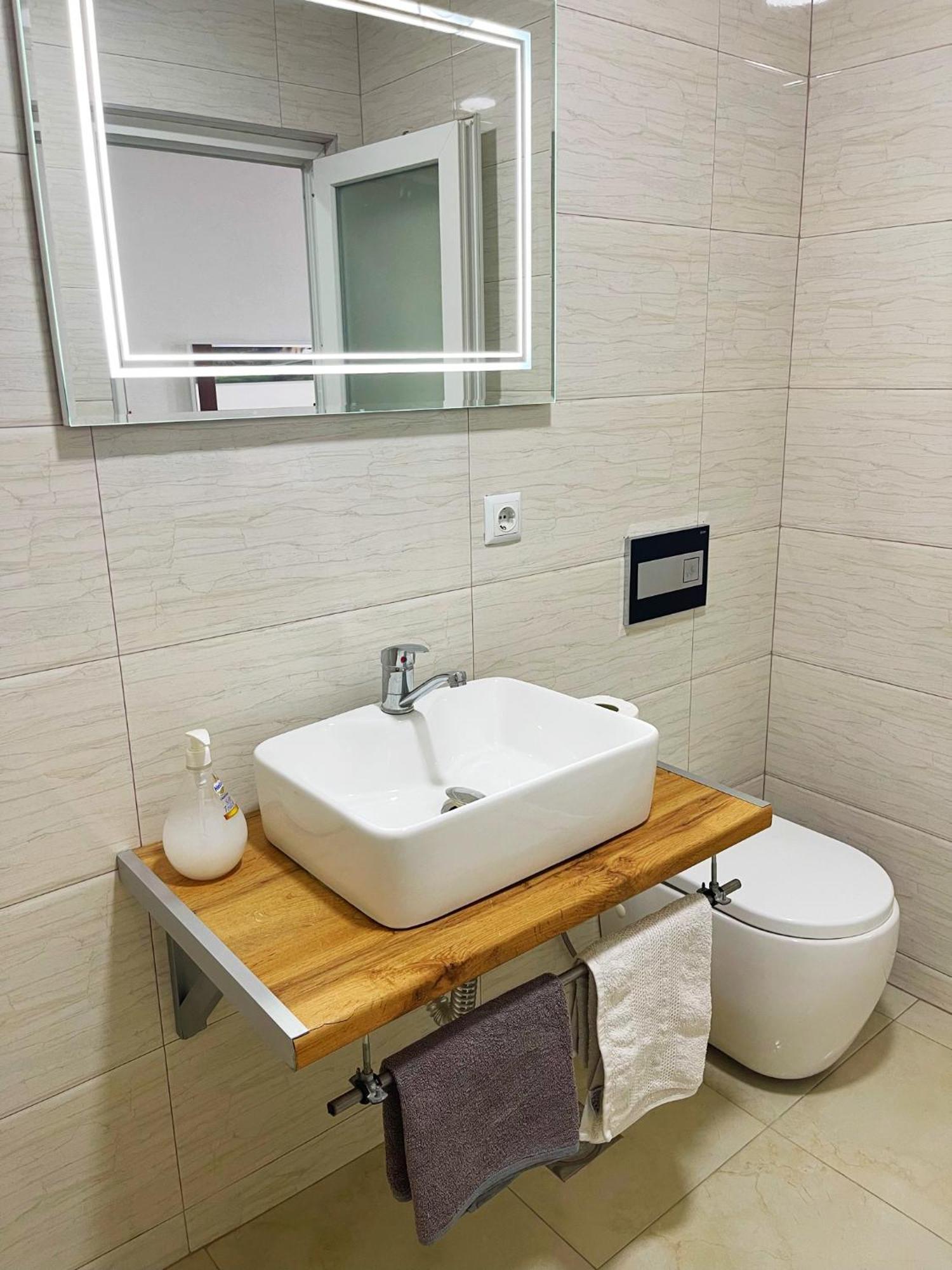 Gjakova Infinity Plaza Hotel מראה חיצוני תמונה
